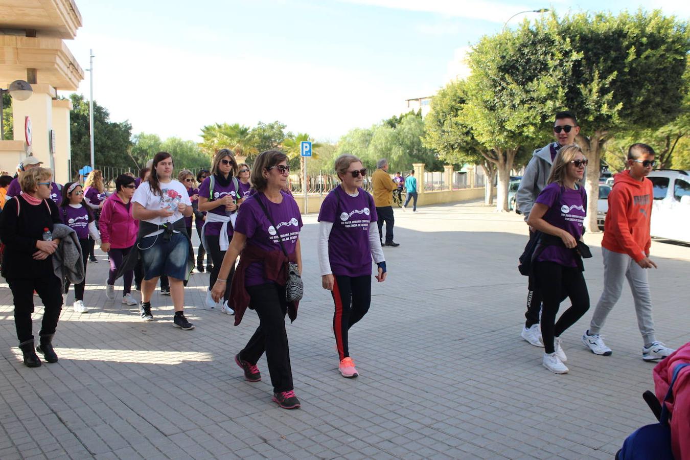 Fotos: Más de 300 personas participan en la VII Marcha Urbana contra la Violencia de Género