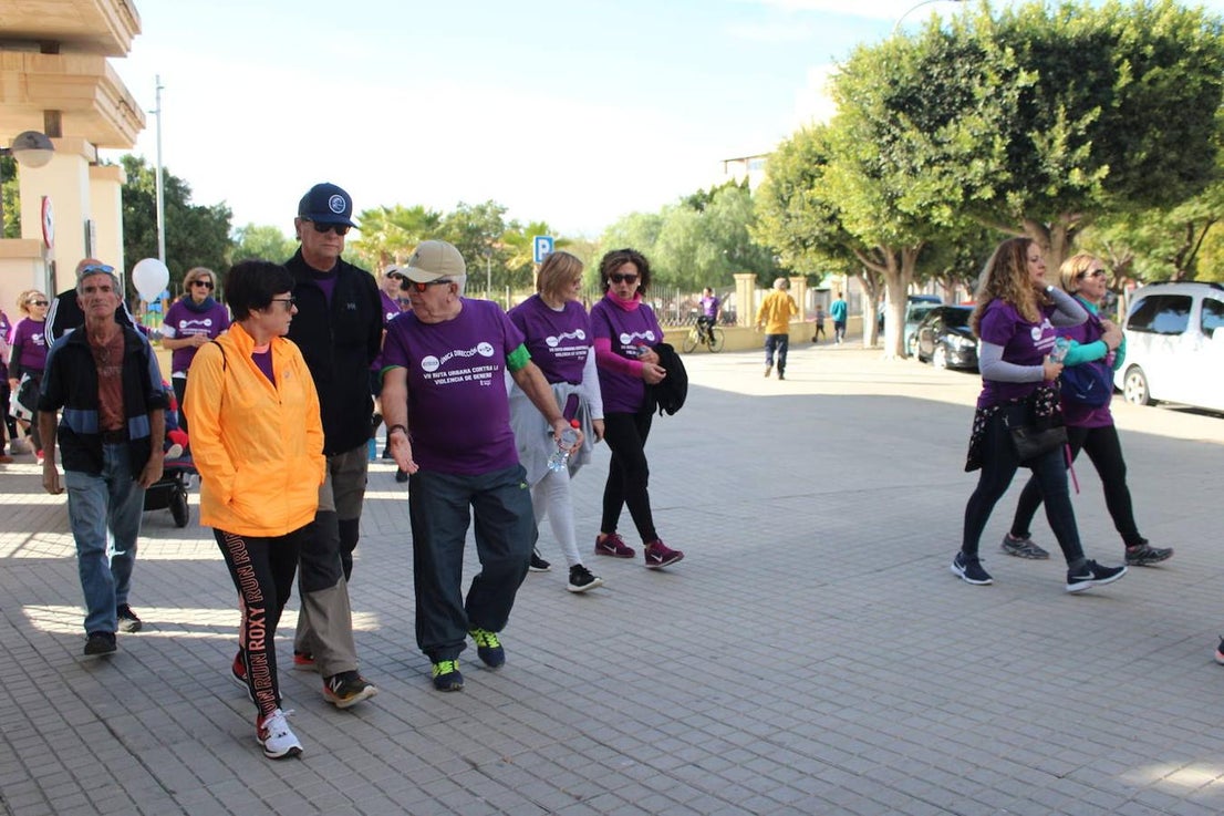 Fotos: Más de 300 personas participan en la VII Marcha Urbana contra la Violencia de Género