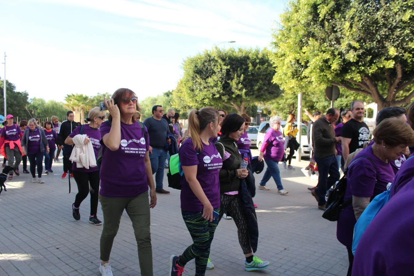 Fotos: Más de 300 personas participan en la VII Marcha Urbana contra la Violencia de Género