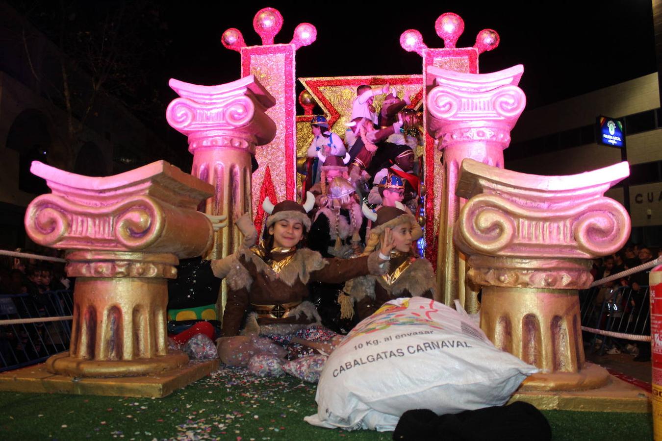 Fotos: Magia, color y dulces en la Cabalgata de Reyes de El Ejido