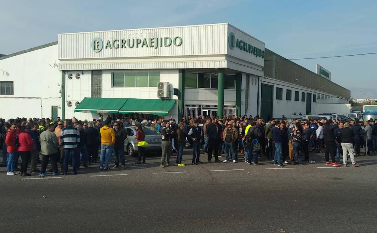 Arranca la protesta agrícola en El Ejido con representantes del sector y políticos del municipio