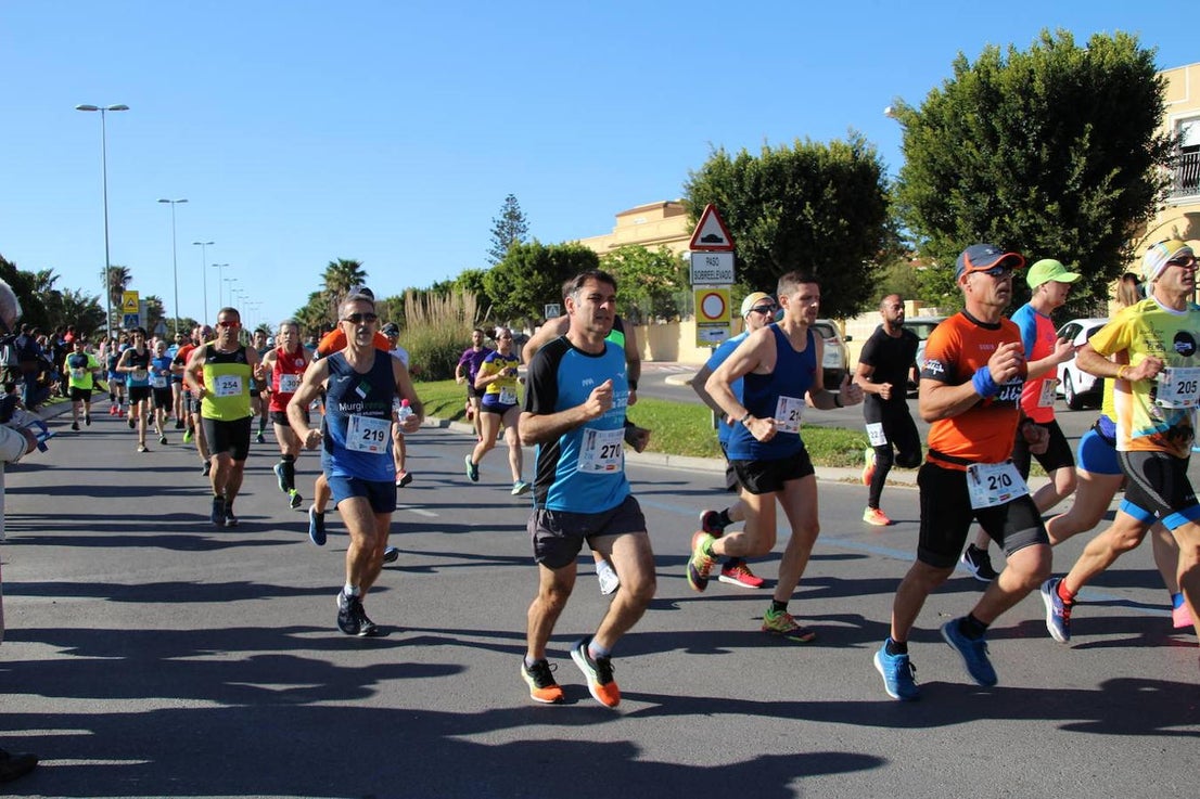 Fotos: El Ejido disfruta de una multitudinaria Media Maratón Ciudad de las Hortalizas