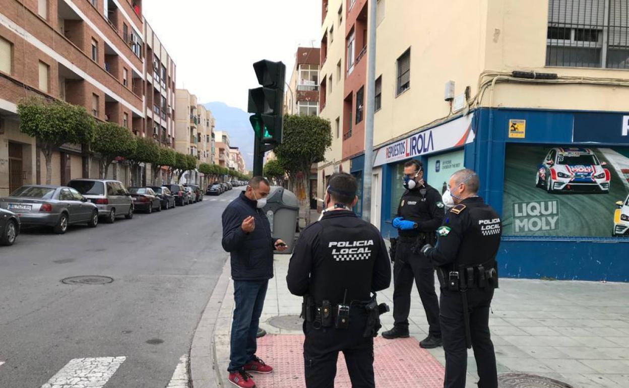La Policía Local de El Ejido detiene a una persona en Las Norias que se dio a la fuga en un control