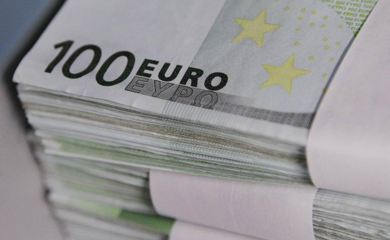 Falsificación de moneda en Almería |Dos detenidos en El Ejido al tratar de pagar un móvil con billetes falsos