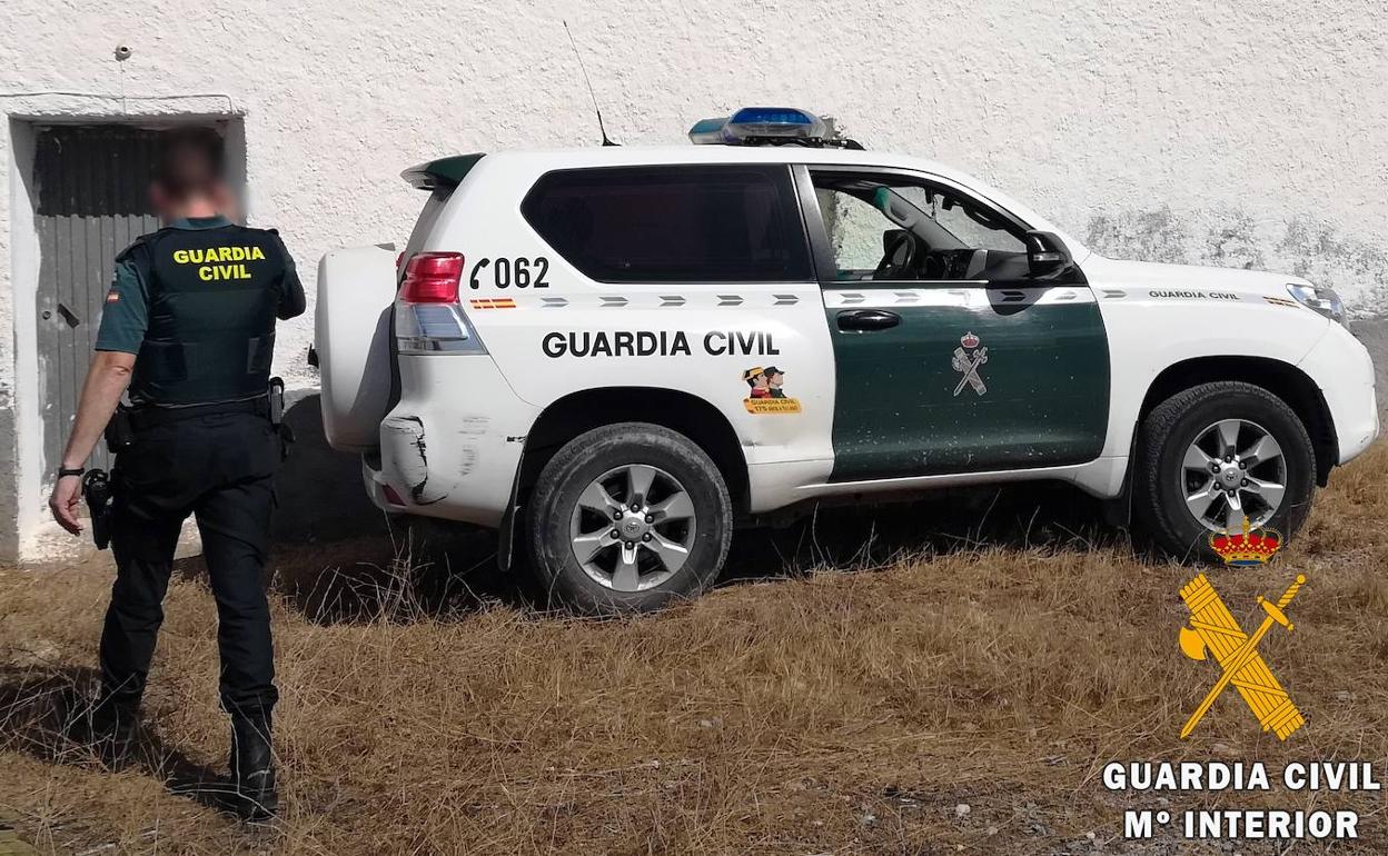 La Guardia Civil de Almería frustra un robo con fuerza y detiene in situ a los autores en Las Norias