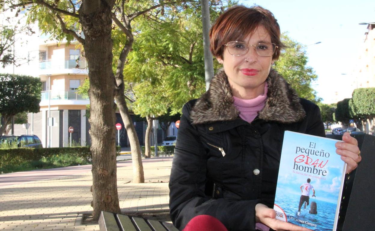 Mari Carmen Campoy, con su libro 'Mi pequeño gran hombre'.
