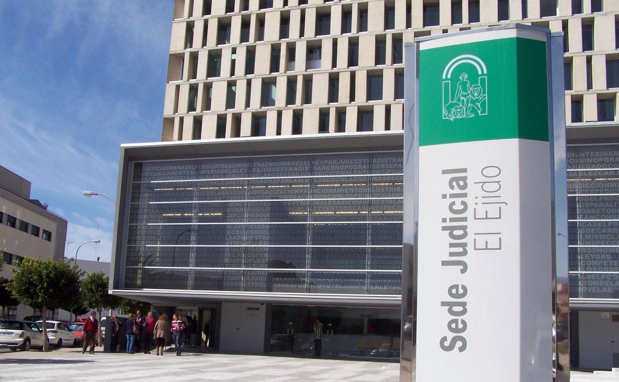Sucesos en Almería | Detenida la cuidadora de una mujer discapacitada y su cómplice por un supuesto robo de 25.000 euros