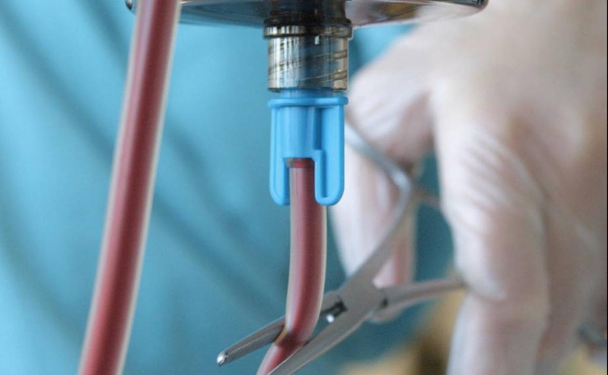Salud en Almería | Indignación entre enfermos de riñón al no ampliarse las plazas de diálisis en el Hospital de Poniente