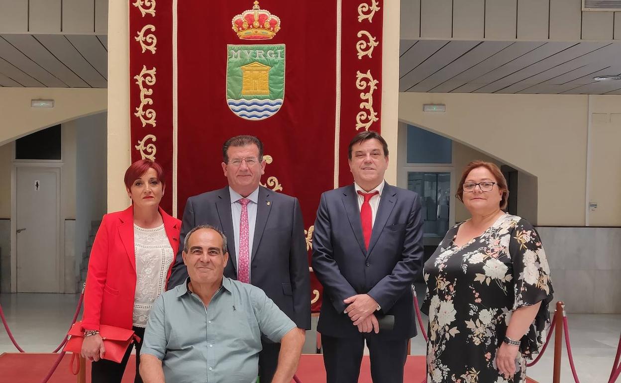 Maribel Carrión, José M. Alarcón, Francisco Ripoll, José Gabriel Maleno y M. Carmen Álamo, concejales del PSOE.