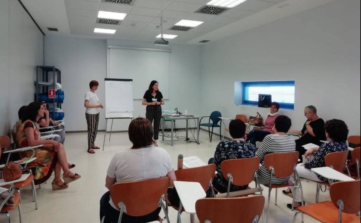 Salud en Almería | Poniente quiere enseñar a los pacientes cómo cuidar sus dolencias a través de internet