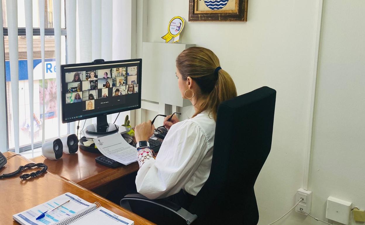Delia Mira durante la celebración de la reunión de la Mesa de Trabajo de la Discapacidad