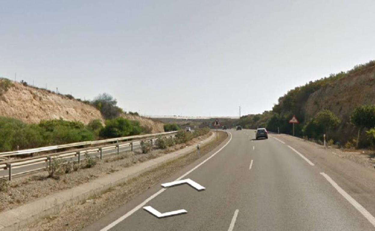 Muere un hombre tras la salida de vía de su furgoneta en El Ejido