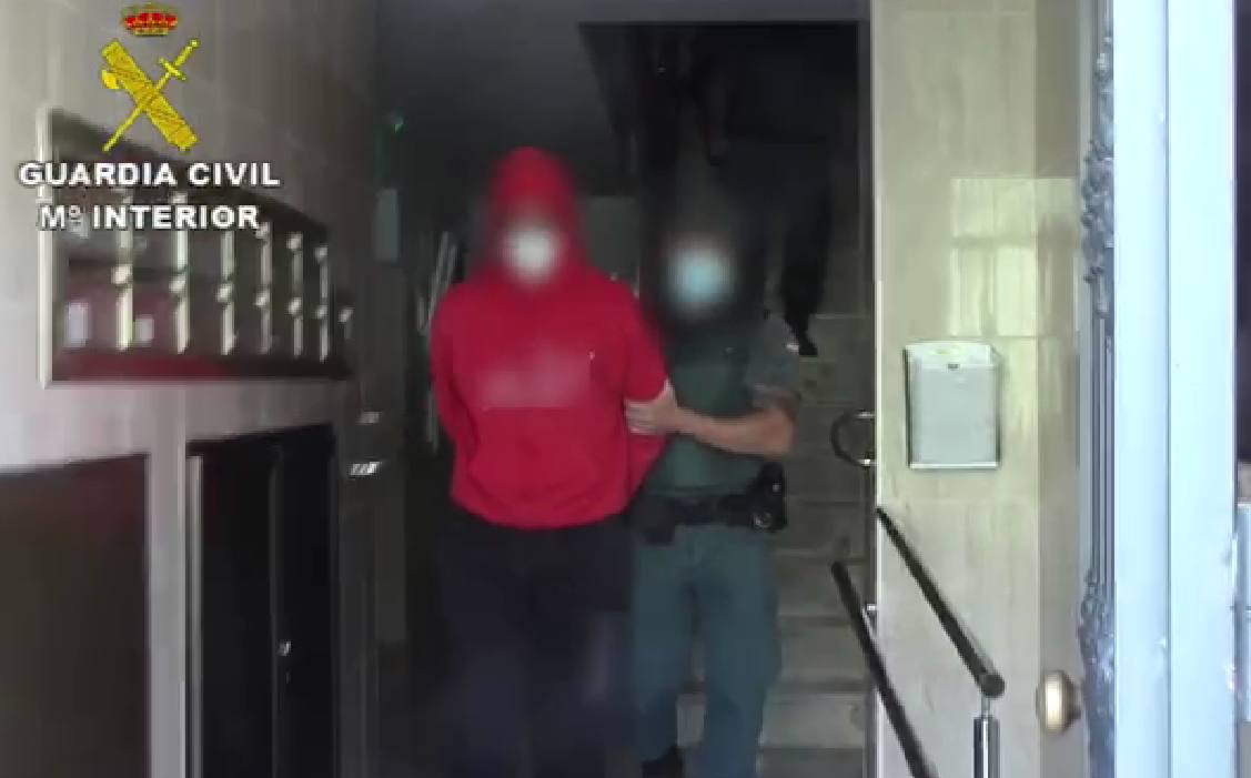 Instante de la detención del presunto depredador sexual de menores.