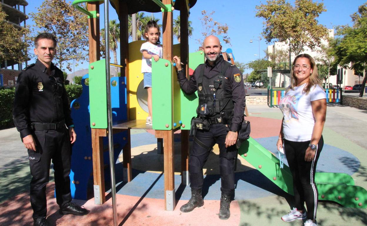 Rafael Rodríguez, María Salas, Germán Geyvan y Paqui Rubí en el parque de La Alpujarra. 