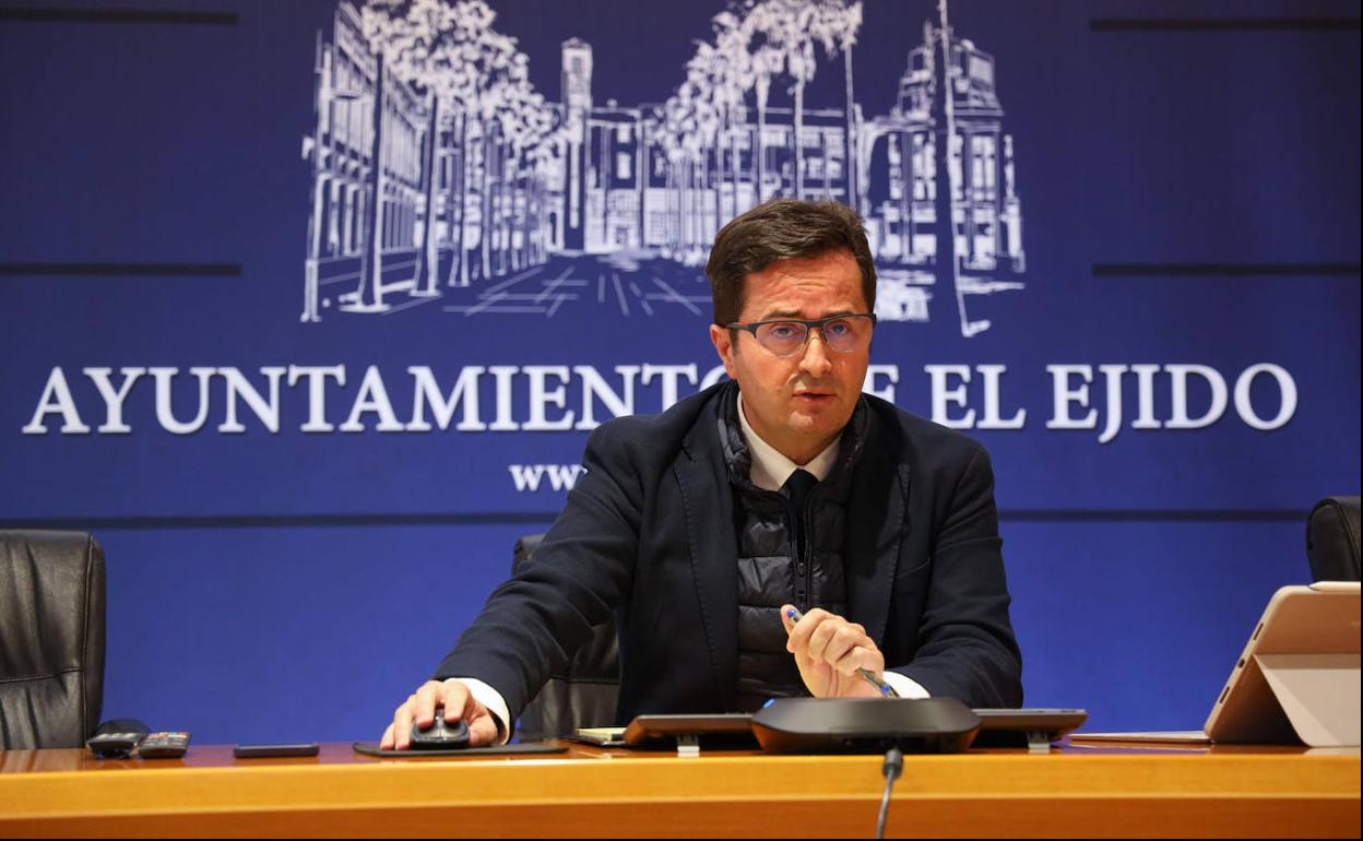 Francisco Góngora, alcalde de El Ejido, durante el Pleno. 