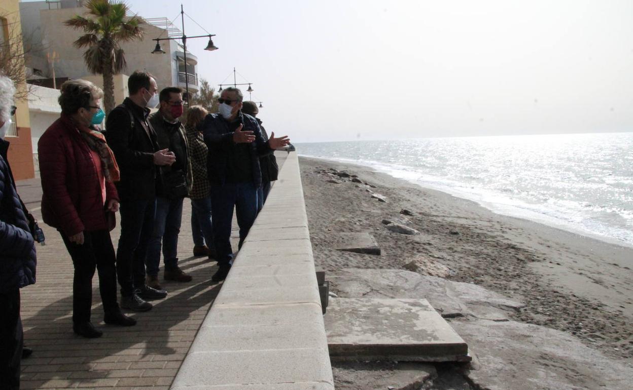Unidas Podemos por Andalucía se une a las peticiones de Balerma por su playa