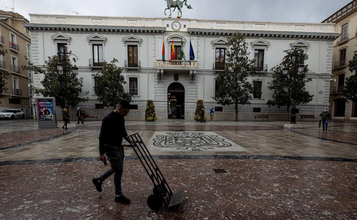 Diez detenidos en El Ejido y Granada por hacer contratos ficticios para regularizar a inmigrantes