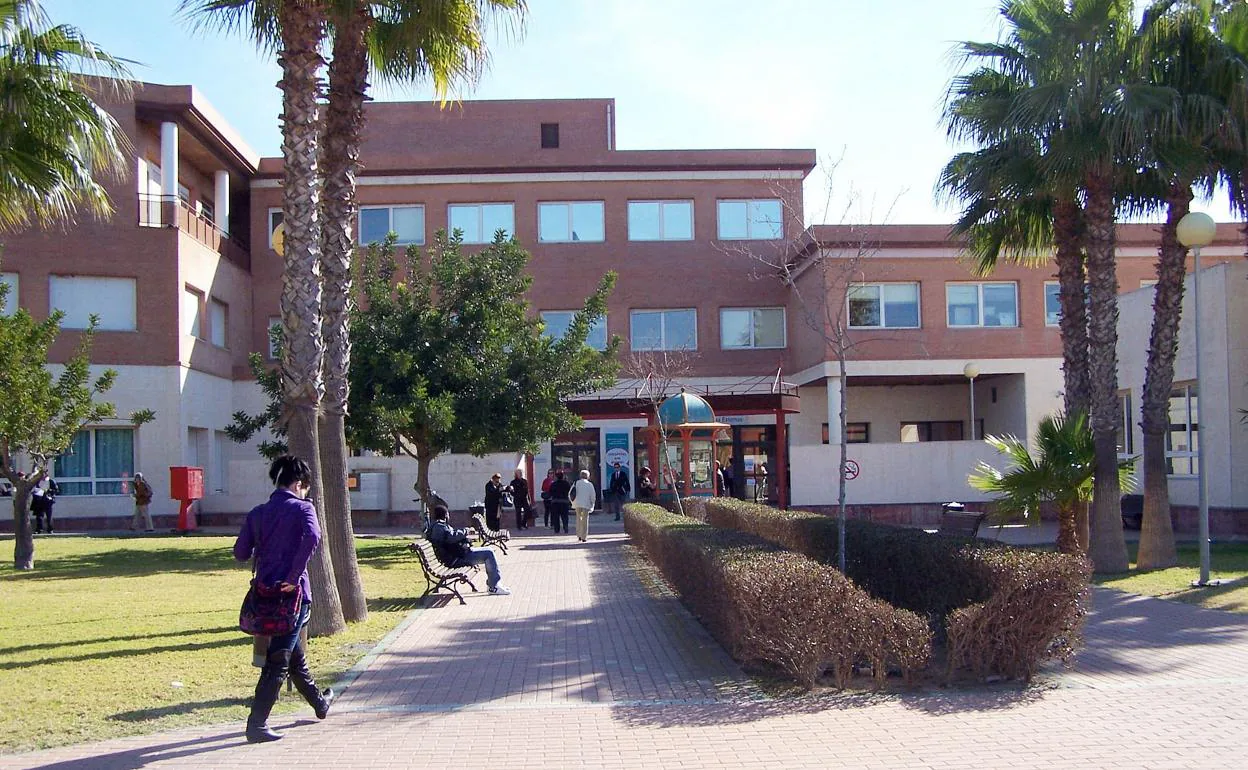 Vista exterior del Hospital de Poniente en El Ejido.