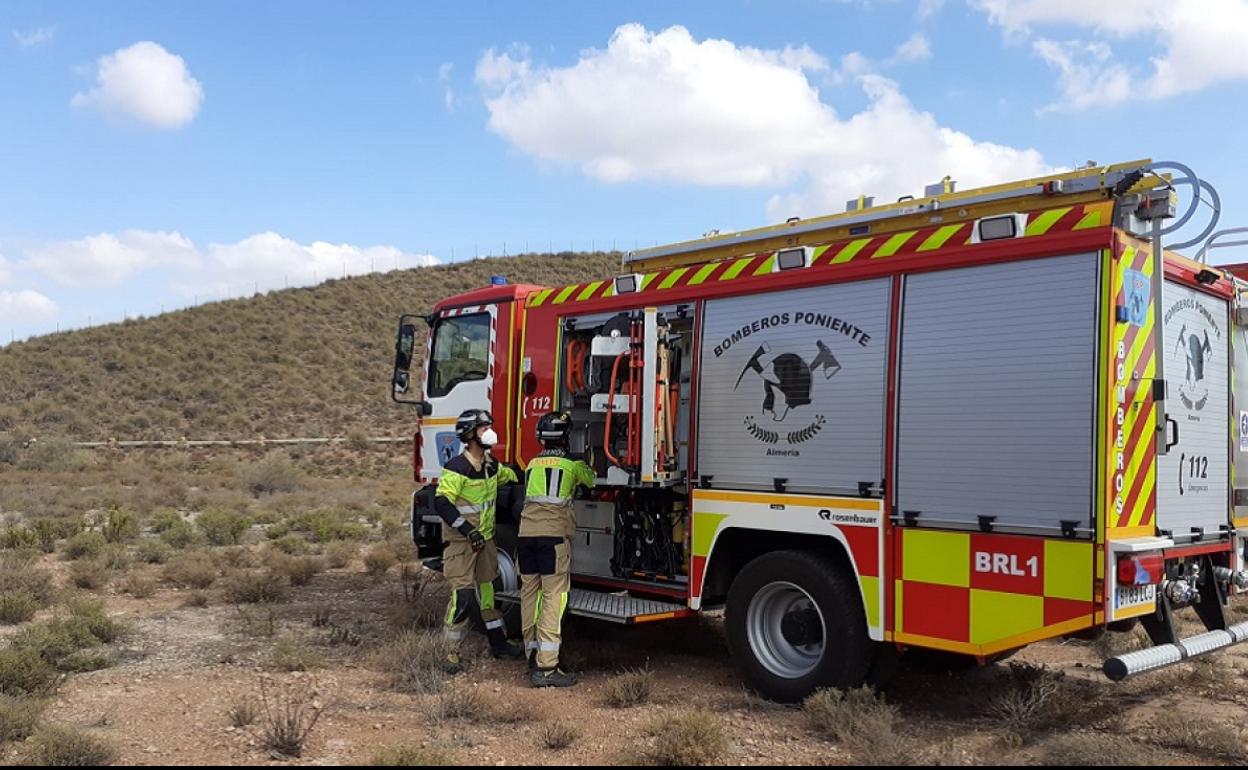 Un hombre afectado por humo al incendiarse la cocina de un restaurante en El Ejido