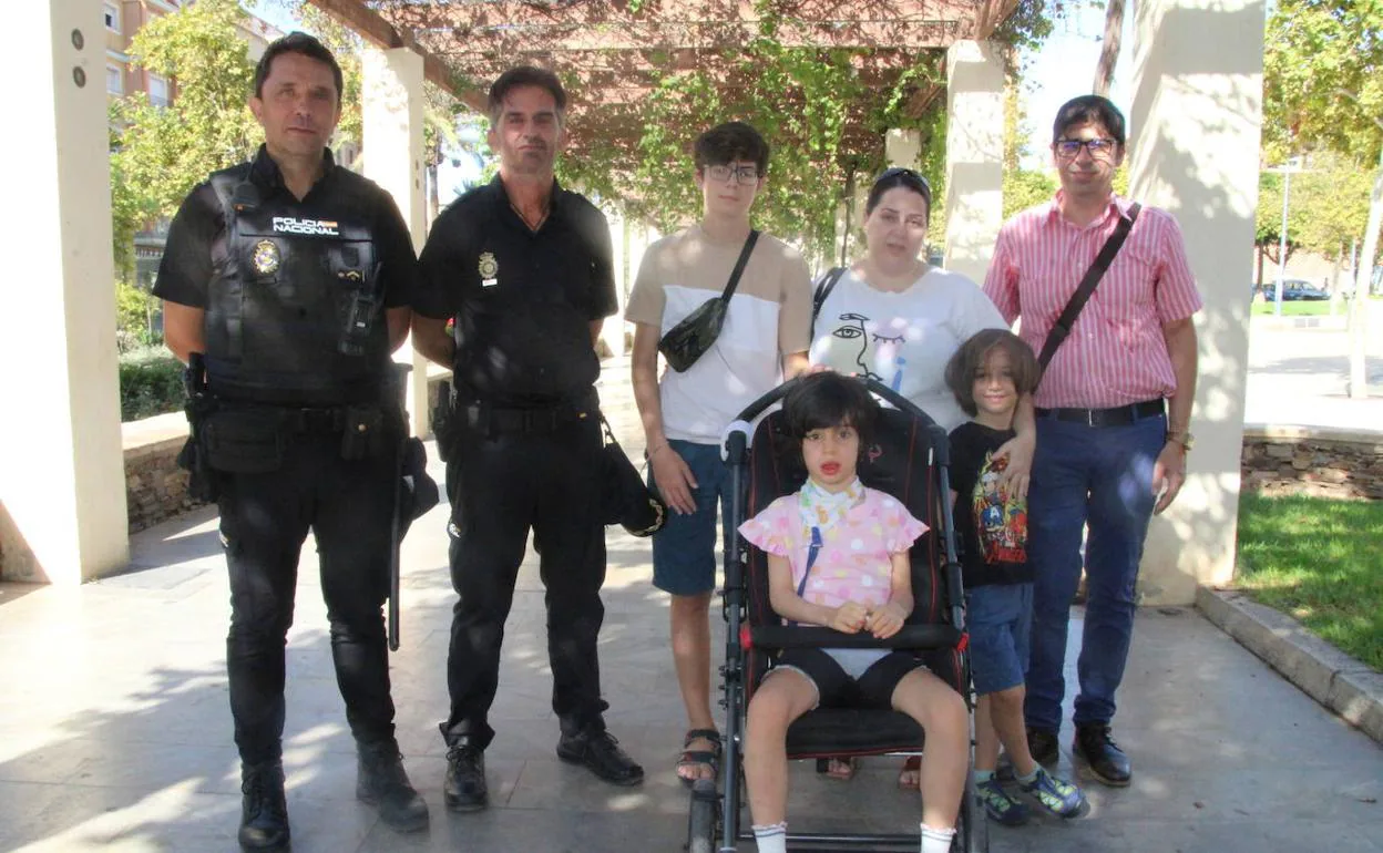 Víctor Sánchez, Rafael Rodríguez, junto a Rosa Marinero y David López, con sus hijos Eduardo, Cayetana y Ricardo. 