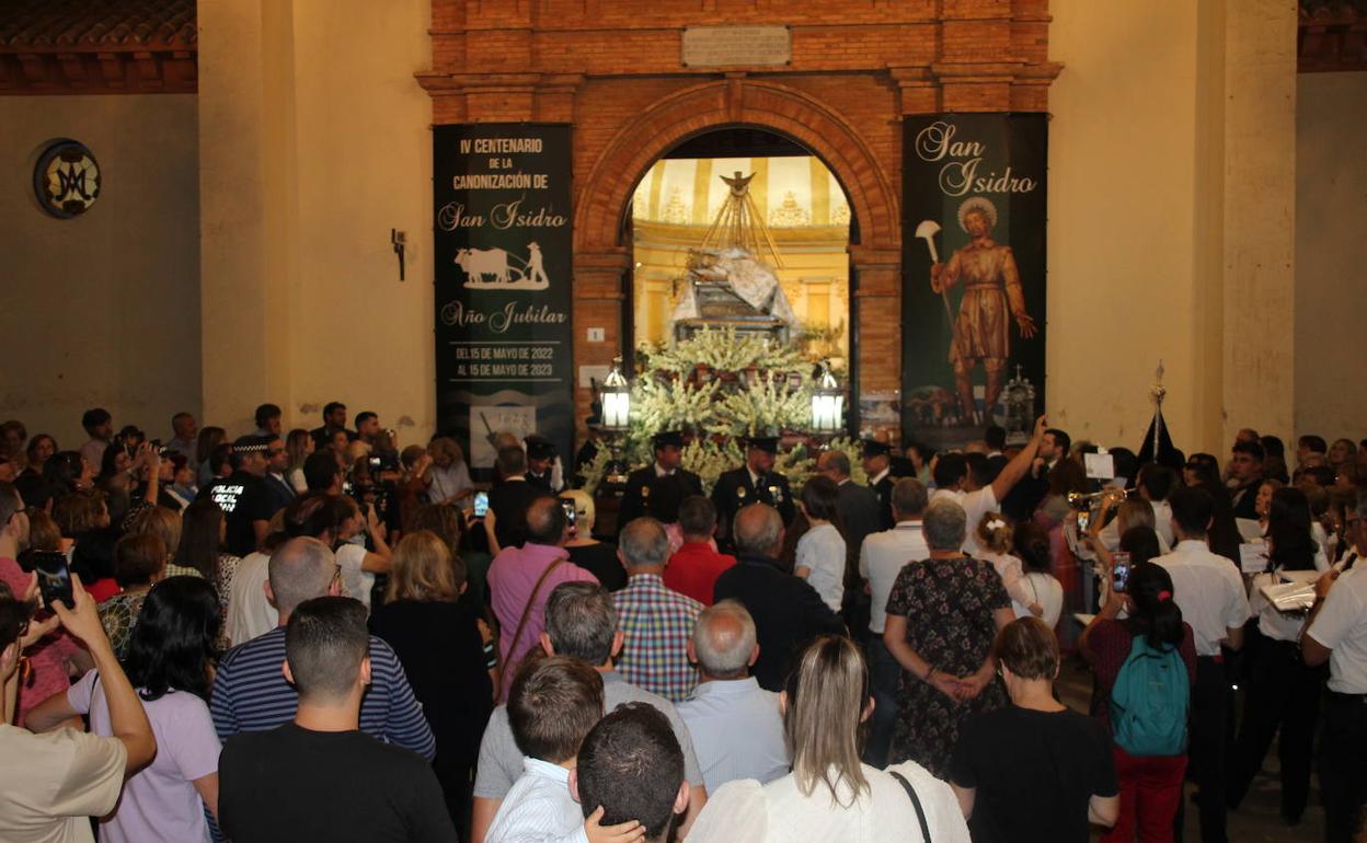 El Ejido acompaña a la Divina Infantita en su procesión por las calles del municipio