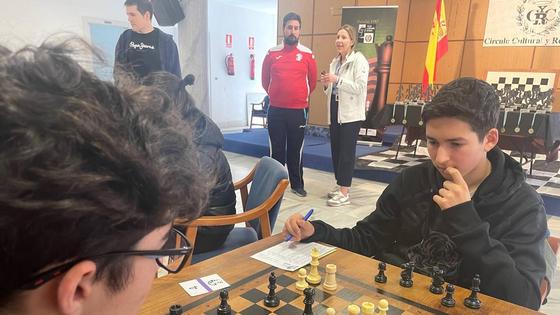 Un centenar de menores participan en los campeonatos provinciales de ajedrez en El Ejido