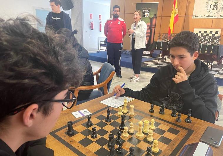 Un centenar de menores participan en los campeonatos provinciales de ajedrez en El Ejido
