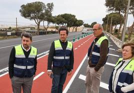 Francisco Góngora, Alberto González y Juan Carlos Brabezo, comprobando el estado de la obra.