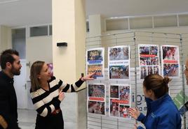 David Plaza, María José Martín, Rocío Aguilera y Pepe Palmero recorriendo la exposición.