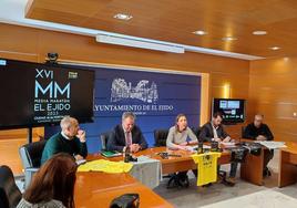 José Lirola, Miguel Sáinz, María José Martín, David Plaza y Pepe Palmero, durante la presentación de la Media Maratón Ciudad de las Hortalizas.