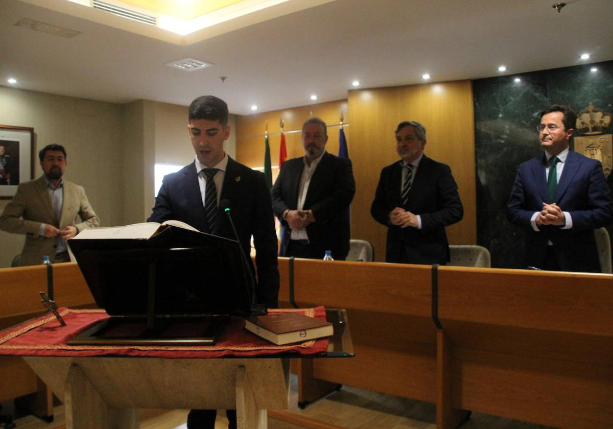 Toma posesión del cargo de concejal Manolo Martínez