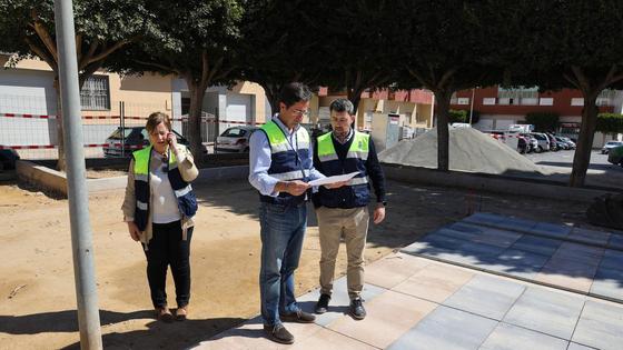El Ayuntamiento invierte más de 75.000 euros en la renovación de la plaza Rosario