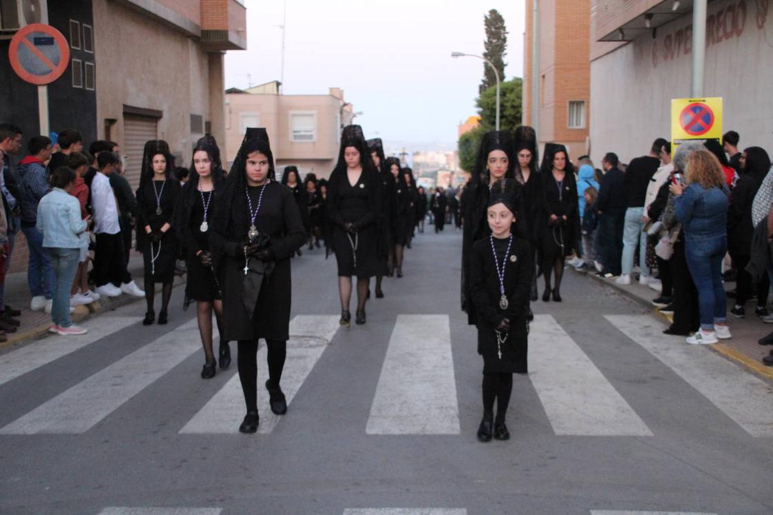 Miles de devotos acompañan al Cristo de la Buena Muerte y la Virgen de las Angustias