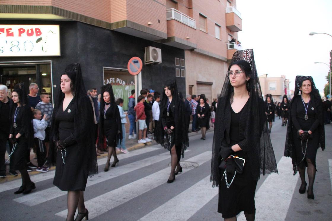 Miles de devotos acompañan al Cristo de la Buena Muerte y la Virgen de las Angustias