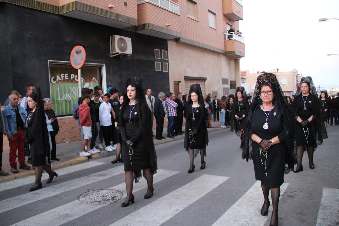 Miles de devotos acompañan al Cristo de la Buena Muerte y la Virgen de las Angustias