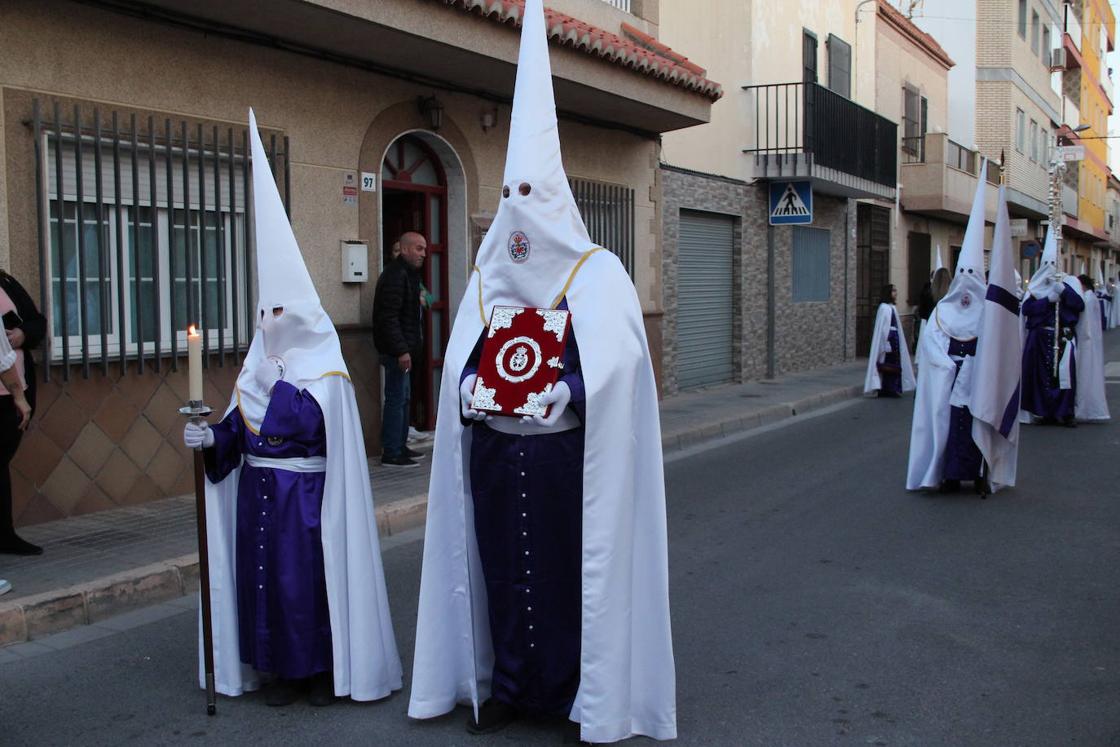 Miles de devotos acompañan al Cristo de la Buena Muerte y la Virgen de las Angustias