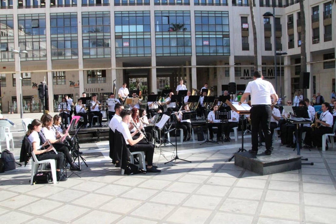Elvira Mínguez abre la Feria del Libro de El Ejido