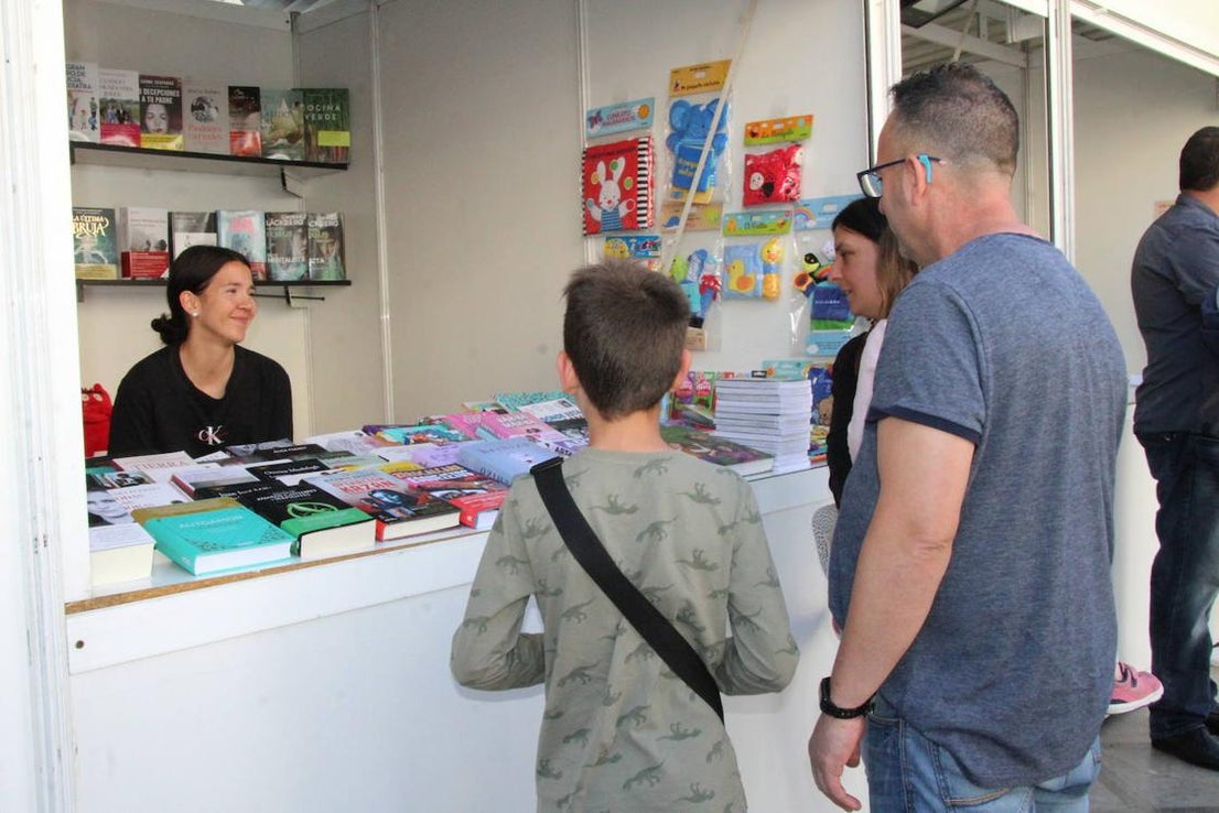 Elvira Mínguez abre la Feria del Libro de El Ejido