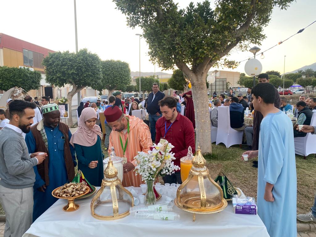 Imagen principal - Un Iftar para la fraternidad
