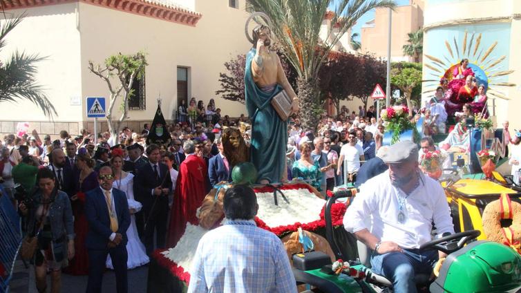 Las calles se llenan al paso de San Marcos