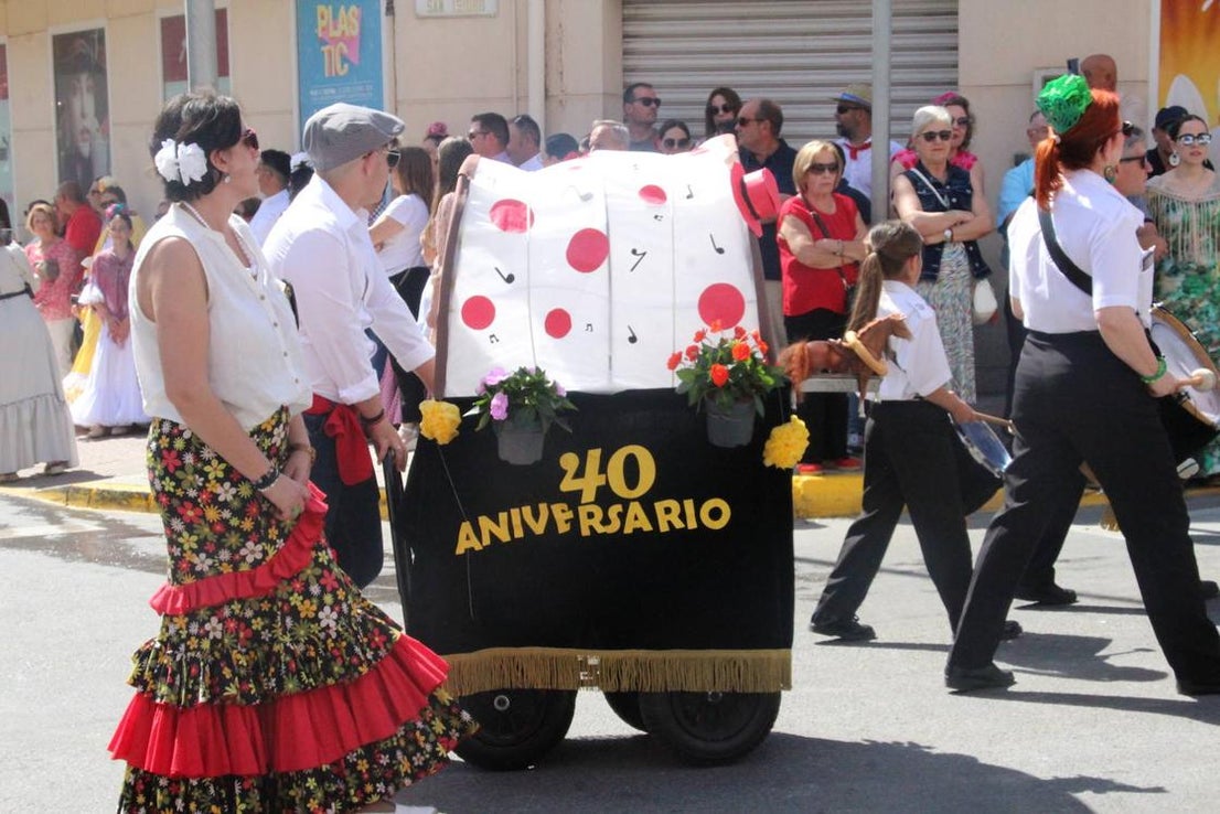 Miles de personas acompañan a San Marcos en su día grande