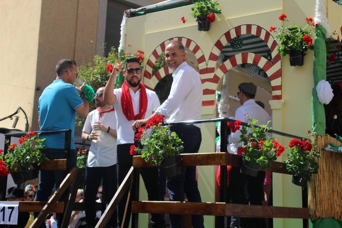 Miles de personas acompañan a San Marcos en su día grande
