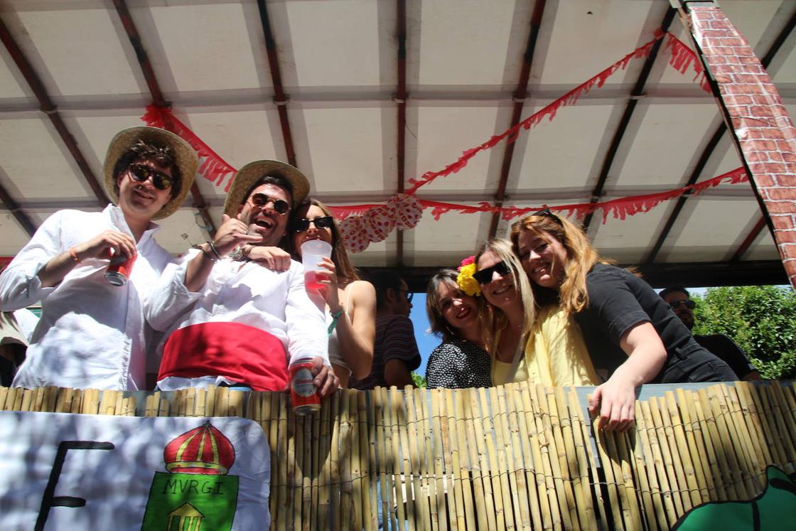 Miles de personas acompañan a San Marcos en su día grande