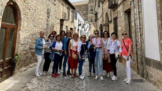 Las asociaciones de Mujeres de Las Norias, Almerimar y Rosa Chacel visitan Úbeda y Baeza
