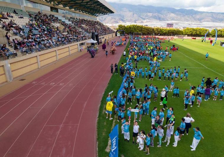 2.500 menores ejidenses disfrutan de la gran fiesta de despedida del curso deportivo