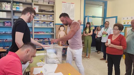 Los 26 colegios electorales del municipio comienzan a funcionar sin incidencias