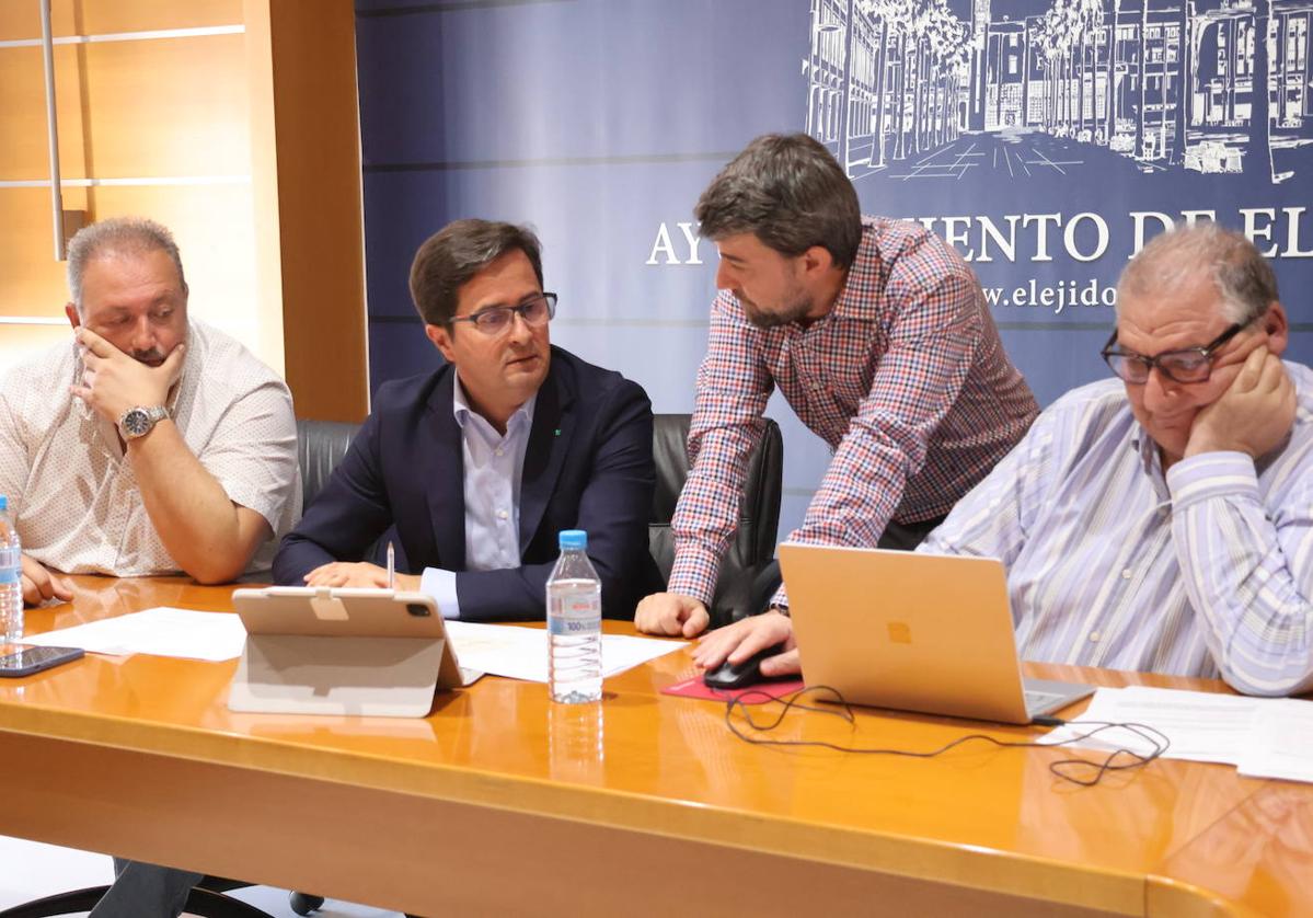 El Ayuntamiento amplía la zona de baño protegido en Balerma este verano