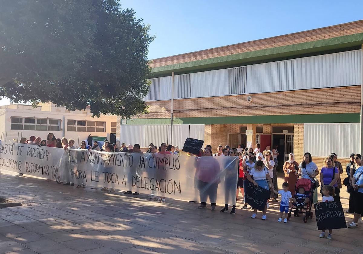 Los padres del CEIP Santa María del Águila exigen una reunión con Educación