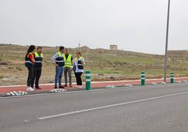 El carril bici entre Balerma y Guardias Viejas, a falta de iluminación y señalización