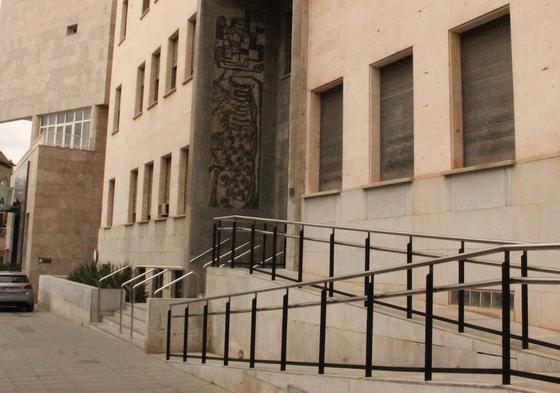 Aplazan al viernes el juicio contra el gerente de un club de copas con 16 empleadas sin dar de alta